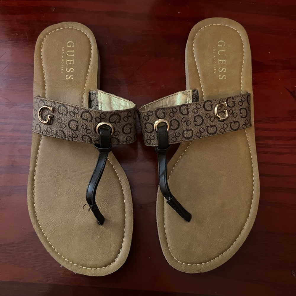 GUESS Womens casual slippers